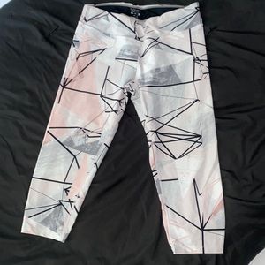 Calvin Klein multi colored capri legging with ruching on back of legs